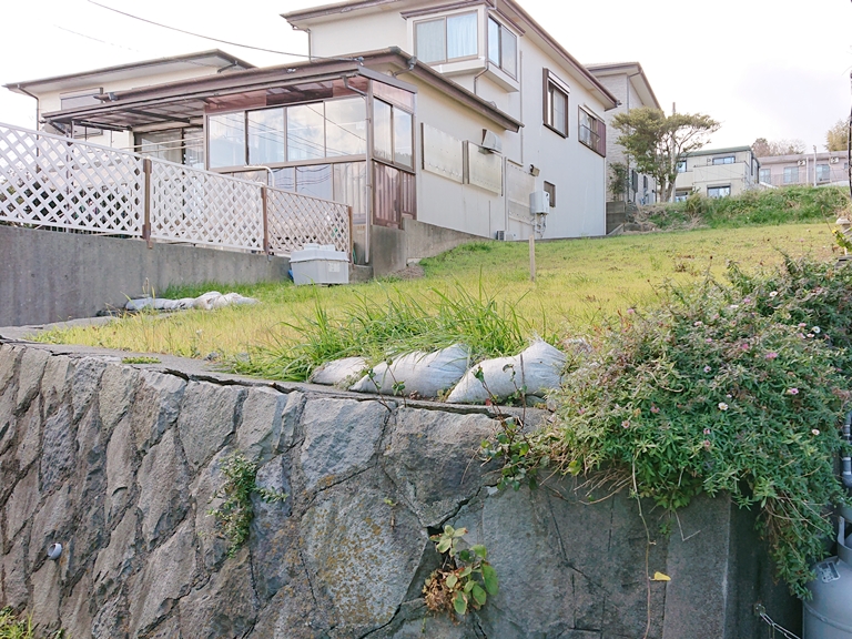 静岡県熱海市：熱海 ～相の原町～ 住環境良好 建築条件無し １０Ｍ市道に面し事業用として最適物件 の土地外観の写真その１です。